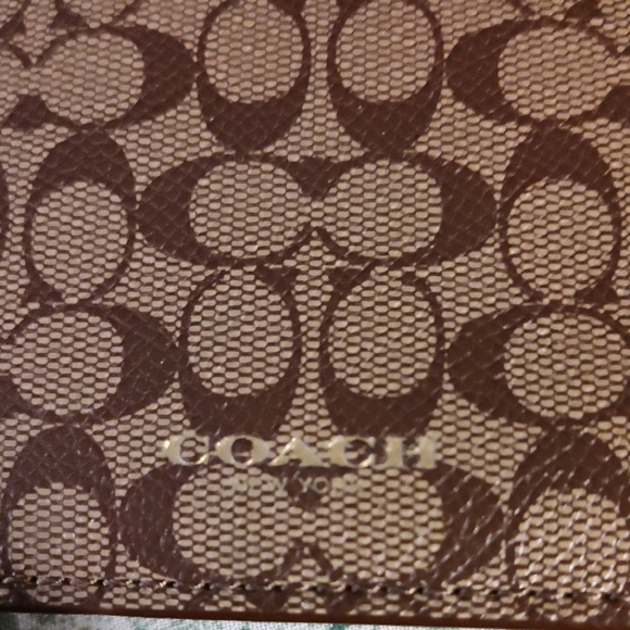 Coach Pouch - Picture 2 of 4